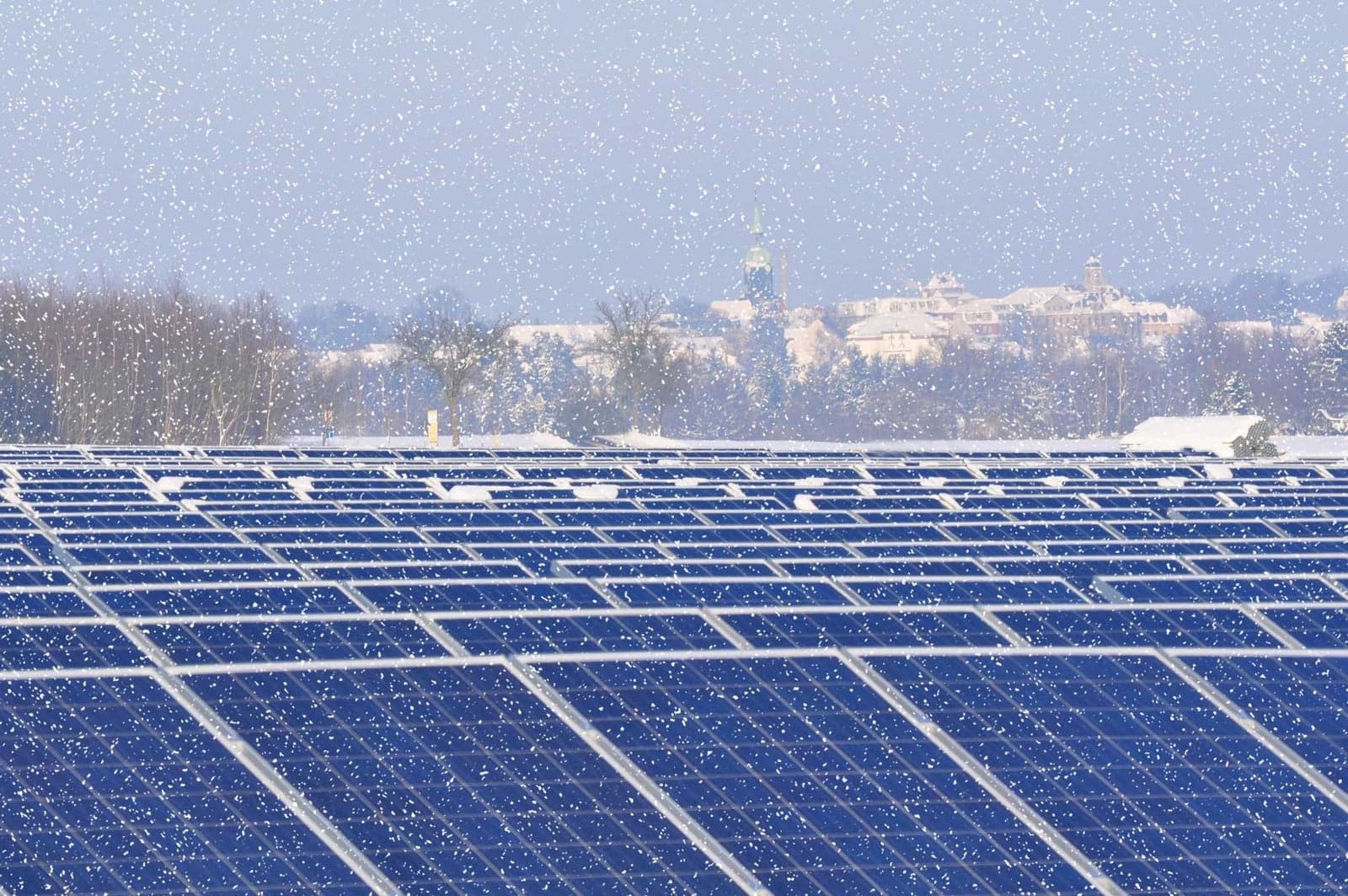 Photovoltaik-Freiflächenanlagen im Winter