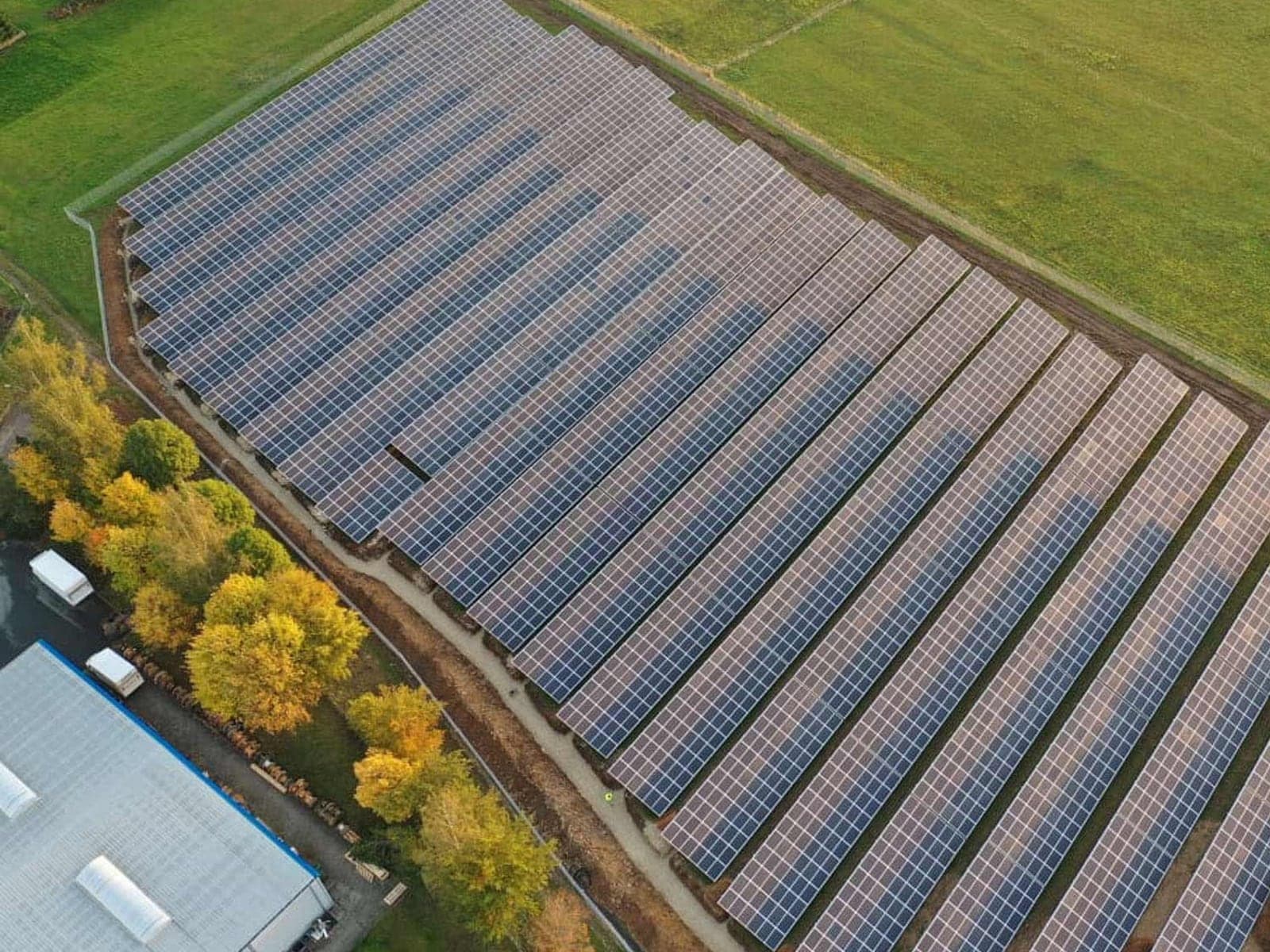 Photovoltaik-Freiflächenanlage — Symbolbild